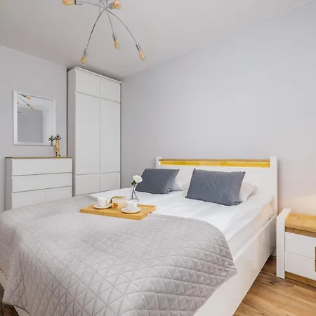 Nowoczesny Apartament W Gliwicach Z Umeblowanym Balkonem By Heyrent Apartment Gliwice