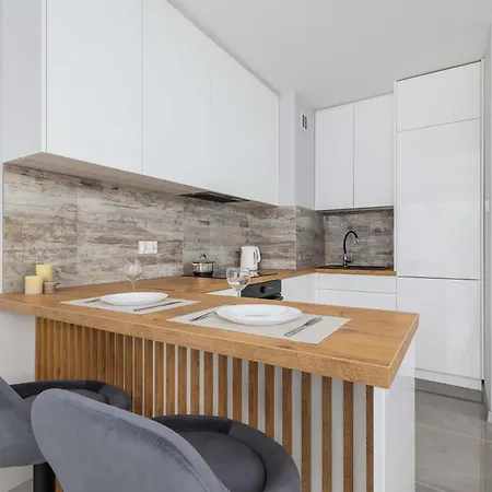 Nowoczesny W Gliwicach Z Umeblowanym Balkonem By Renters *