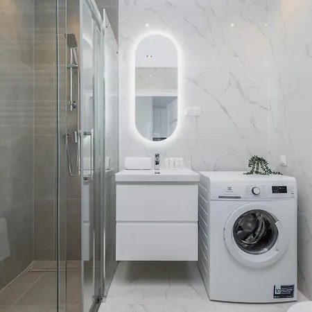 Nowoczesny W Gliwicach Z Umeblowanym Balkonem By Renters *