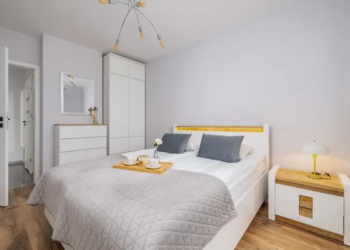 Nowoczesny W Gliwicach Z Umeblowanym Balkonem By Renters Apartmán Hlivice