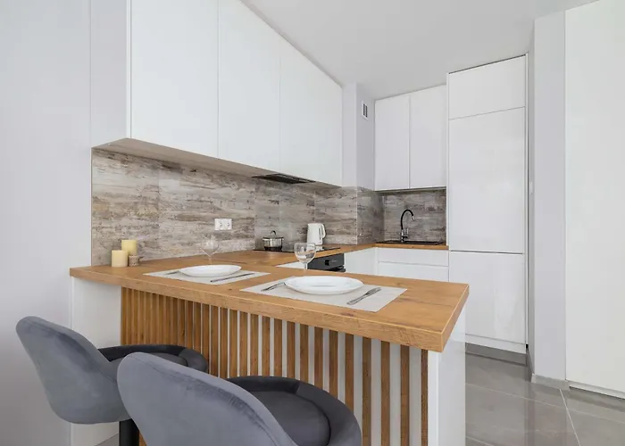 Nowoczesny W Gliwicach Z Umeblowanym Balkonem By Renters *