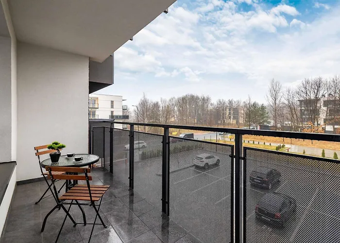 Nowoczesny W Gliwicach Z Umeblowanym Balkonem By Renters Apartmán